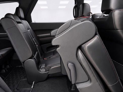Used 2023 Dodge Durango R/T w/ Tow 'N Go Package AWD/4WD image 26