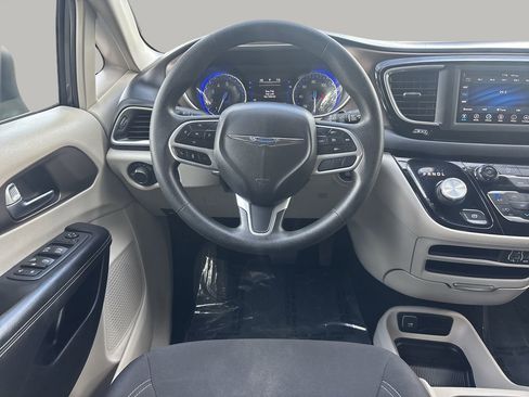 Used 2021 Chrysler Voyager LX image 13