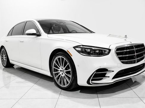 Used 2022 Mercedes-Benz S 580 4MATIC Sedan image 2