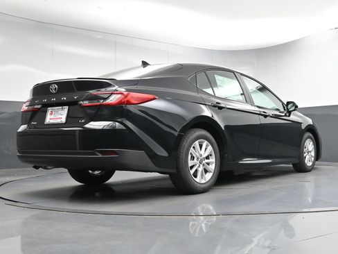 Used 2025 Toyota Camry LE w/ Convenience Package image 24