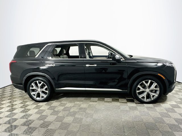 Used 2022 Hyundai Palisade SEL w/ Premium Package FWD image 2