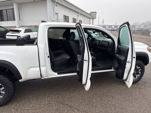 Used 2022 Toyota Tacoma TRD Off-Road image 8
