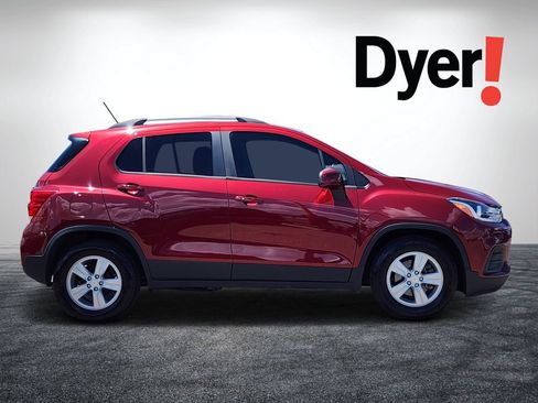 Certified 2022 Chevrolet Trax LT w/ LT Convenience Package FWD image 4