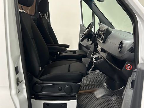 Used 2019 Mercedes-Benz Sprinter 2500 image 10