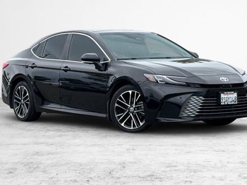 Used 2025 Toyota Camry XLE w/ Premium Plus Package FWD image 2
