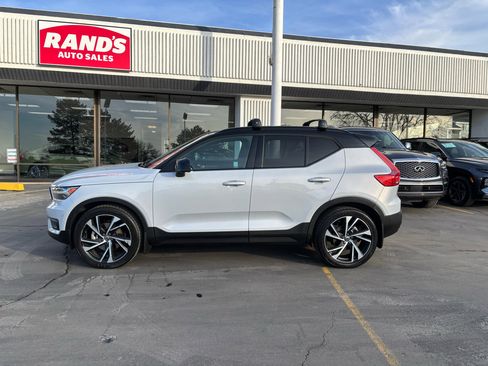 Used 2021 Volvo XC40 T5 R-Design image 17
