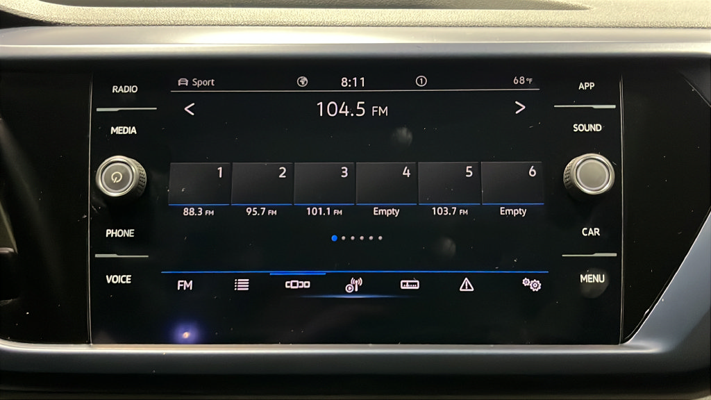 Used 2022 Volkswagen Taos SE w/ Panoramic Sunroof Package FWD image 15