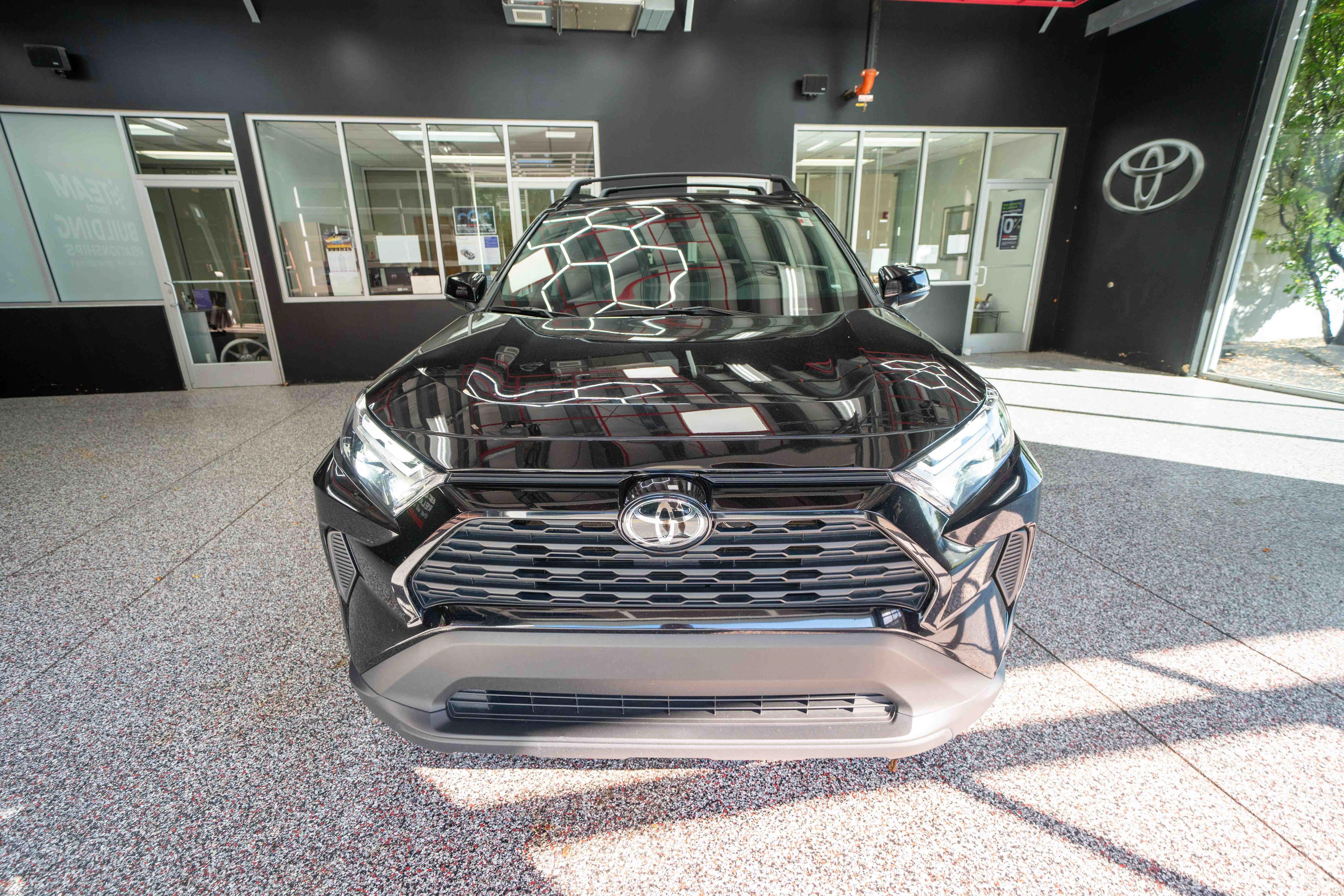 Used 2025 Toyota RAV4 XLE w/ Convenience Package AWD/4WD image 7