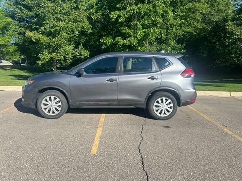 Used 2017 Nissan Rogue S AWD/4WD image 2