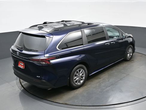 Used 2025 Toyota Sienna XLE w/ XLE Plus Package AWD/4WD image 42