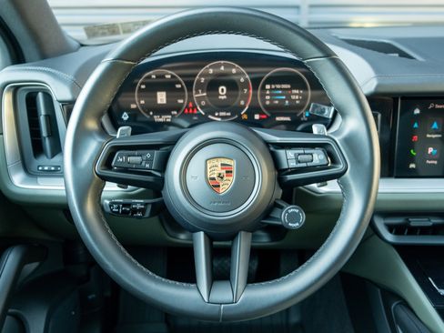 Certified 2024 Porsche Cayenne image 6