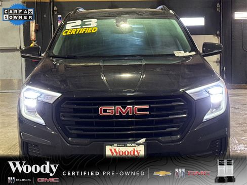 Used 2023 GMC Terrain SLE w/ Elevation Edition image 3