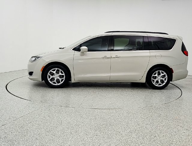 Used 2017 Chrysler Pacifica Touring-L w/ Tire & Wheel Group FWD image 8