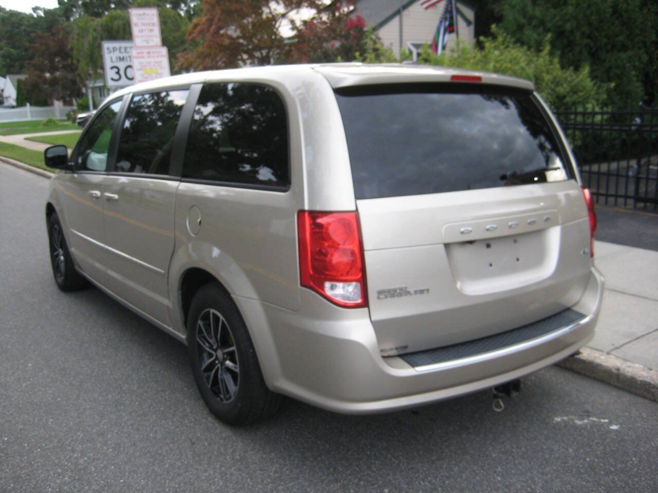 Used 2015 Dodge Grand Caravan R/T w/ Driver Convenience Group FWD image 4