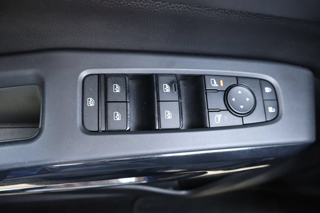 Used 2023 Nissan Pathfinder S AWD/4WD image 14