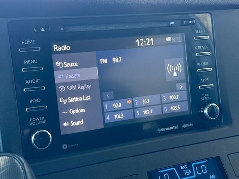 Used 2018 Toyota Sienna SE image 17