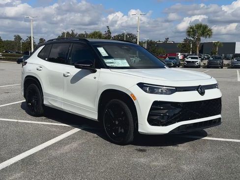 New 2026 Volkswagen Tiguan SE R-Line image 2