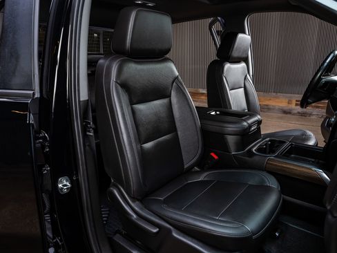 Used 2021 Chevrolet Silverado 1500 LT Trail Boss w/ Convenience Package II image 29