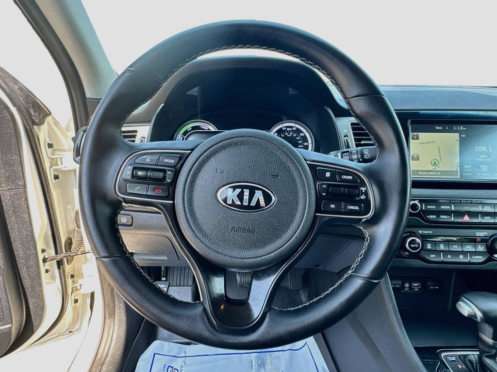 Used 2017 Kia Niro FWD image 11