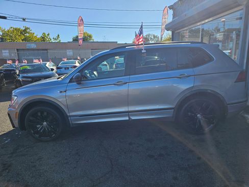 Used 2021 Volkswagen Tiguan SE R-Line image 2