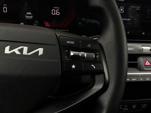 Used 2025 Kia K4 FWD image 35