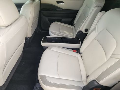 Used 2022 Nissan Pathfinder SL w/ SL Premium Package FWD image 28