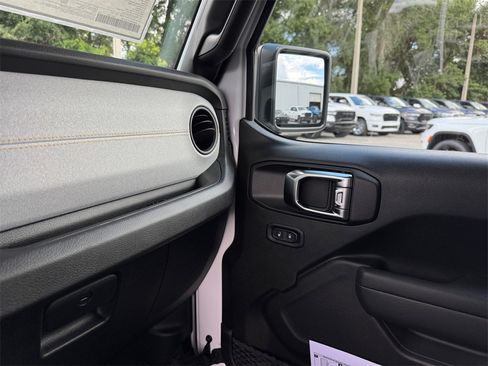 New 2025 Jeep Gladiator Sport image 26