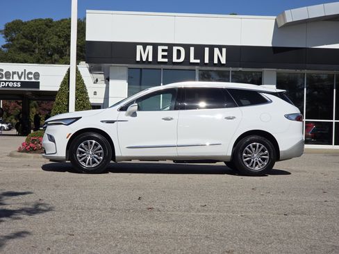 Used 2023 Buick Enclave Essence w/ Trailering Package, 5000 lbs. image 4