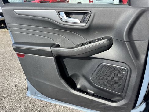 Used 2023 Ford Escape SE image 11