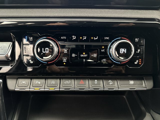 Used 2022 GMC Sierra 1500 AT4 w/ AT4 Premium Package AWD/4WD image 18