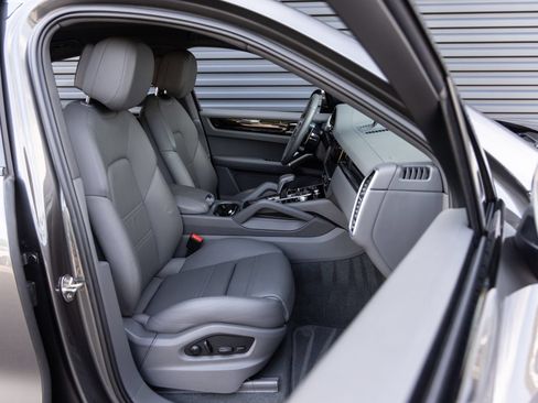 Certified 2023 Porsche Cayenne Coupe AWD/4WD image 34