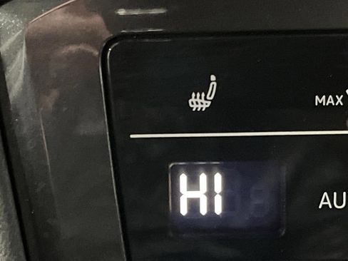 Used 2024 Volkswagen Tiguan SE image 7