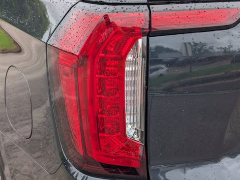 Used 2024 GMC Yukon SLE RWD image 24