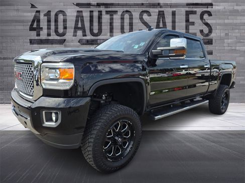 Used 2017 GMC Sierra 2500 Denali w/ Duramax Plus Package AWD/4WD image 6