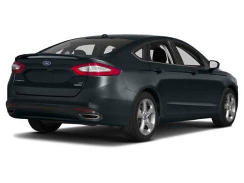 Used 2015 Ford Fusion SE image 2