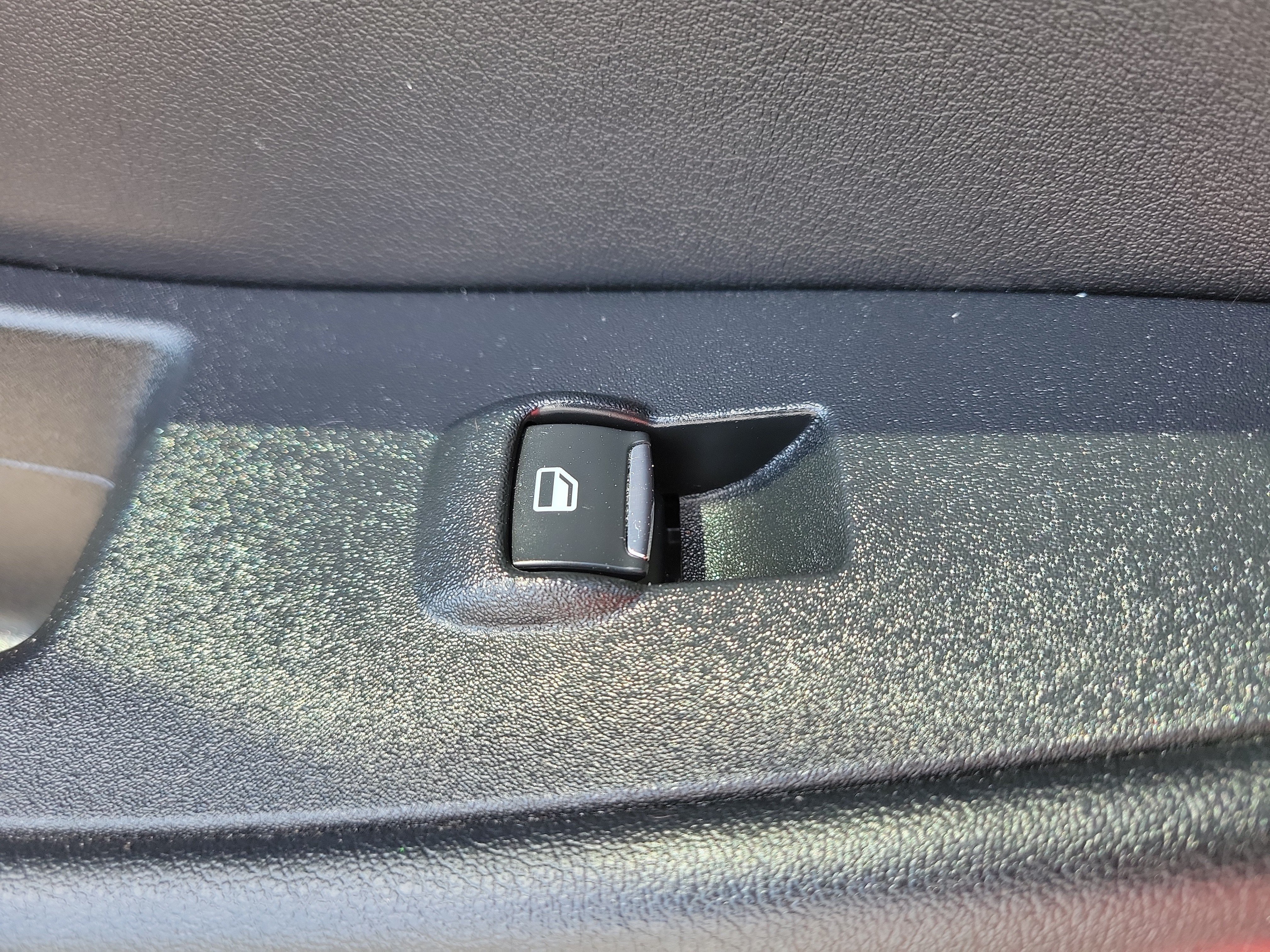 Used 2024 Ford Edge SE w/ Black Appearance Package AWD/4WD image 13