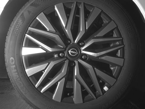 Used 2025 Nissan Altima 2.5 SV FWD image 15