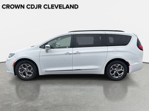 Used 2022 Chrysler Pacifica Limited image 8