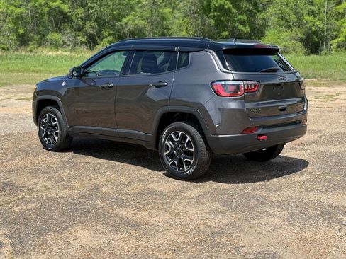 Used 2019 Jeep Compass Trailhawk image 3