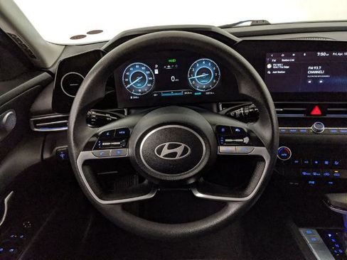 Used 2024 Hyundai Elantra SEL image 11