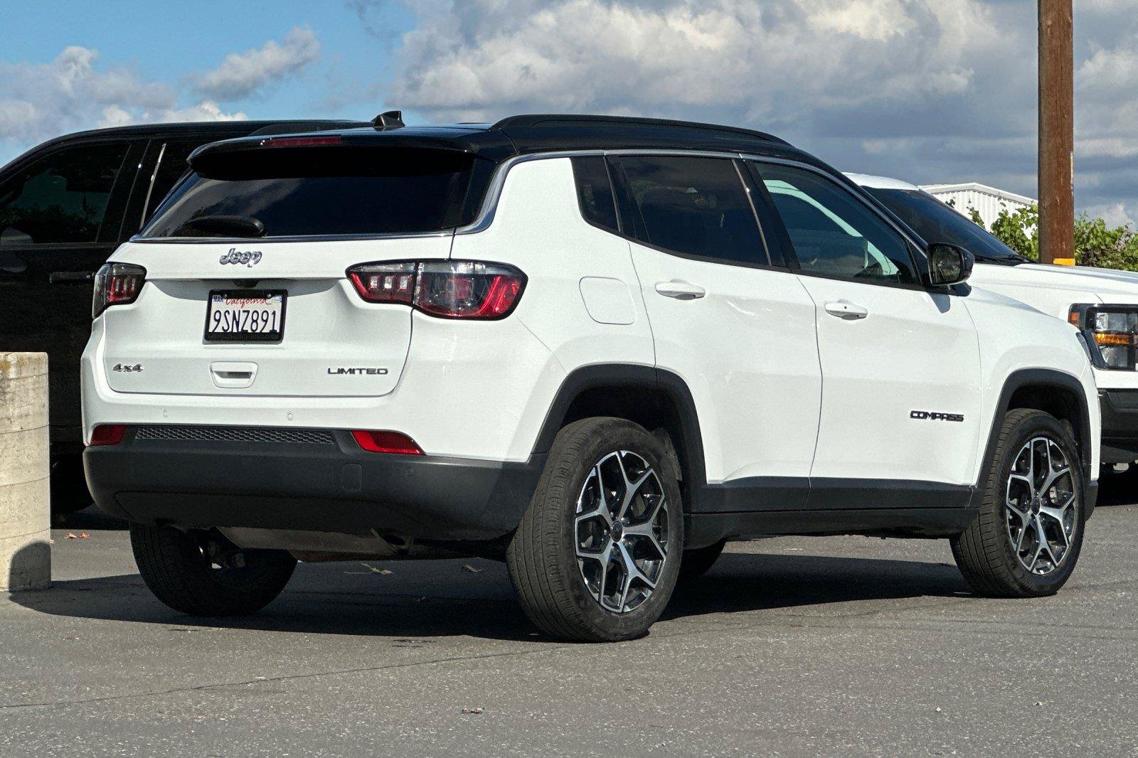Certified 2025 Jeep Compass Limited AWD/4WD image 3