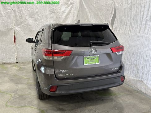 Used 2017 Toyota Highlander XLE AWD/4WD image 32