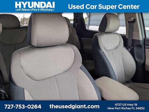 Used 2019 Hyundai Santa Fe SE image 6
