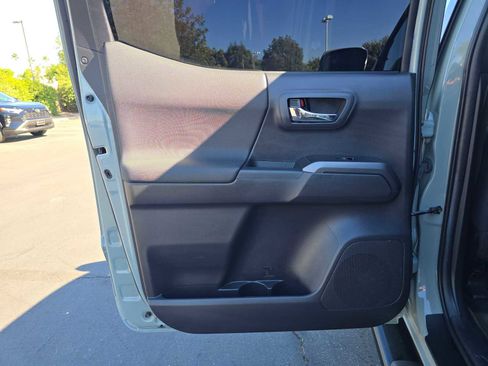 Used 2022 Toyota Tacoma TRD Sport image 16