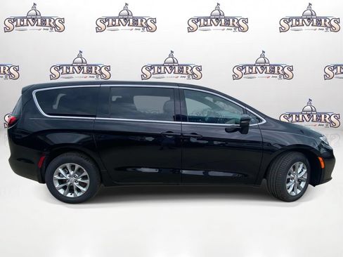 New 2026 Chrysler Pacifica Select AWD/4WD image 5