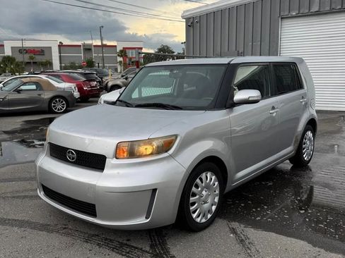 Used 2009 Scion xB FWD image 2