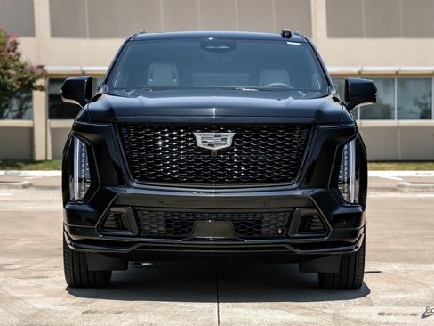 Used 2026 Cadillac Escalade ESV V w/ LPO, ONYX Package AWD/4WD image 29