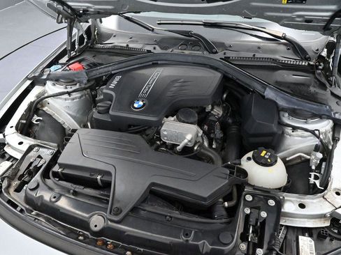 Used 2018 BMW 320i xDrive Sedan w/ Convenience Package AWD/4WD image 30