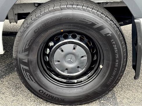 Used 2025 Mercedes-Benz Sprinter 2500 image 35