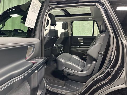 Used 2025 Ford Expedition Platinum AWD/4WD image 39